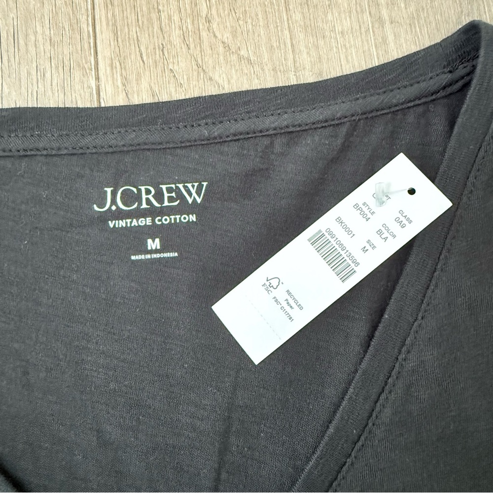 NWT J.Crew Vintage Cotton V-neck Short Sleeve T-Shirt Black Medium - Picture 2 of 4